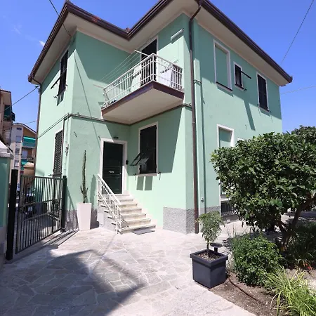 Проживание в семье Verdemare Relax & Сестри-Леванте